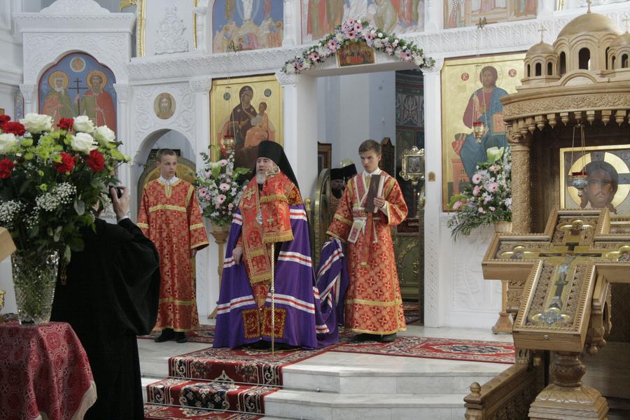 Выход еп.  Мозырского Леонида на литию